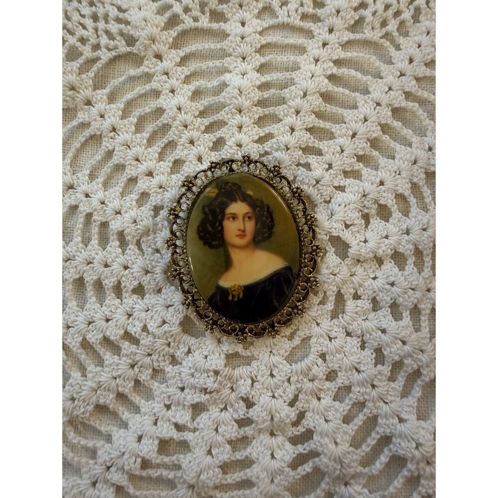 Vintage 1960s Victorian Revival Porcelain Portrait Brooch Pendant